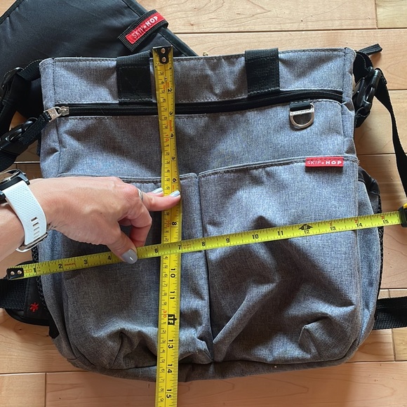 Skip hop diaper bag - Picture 4 of 4
